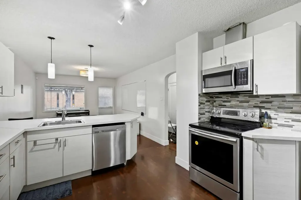 230 8a Street NE Calgary AB T2E 4J1