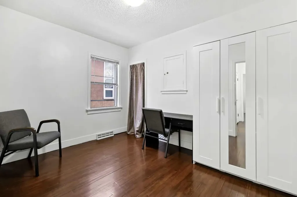 230 8a Street NE Calgary AB T2E 4J1