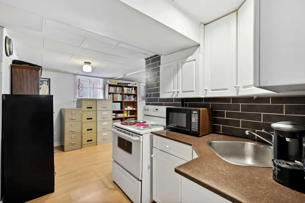 230 8a Street NE Calgary AB T2E 4J1