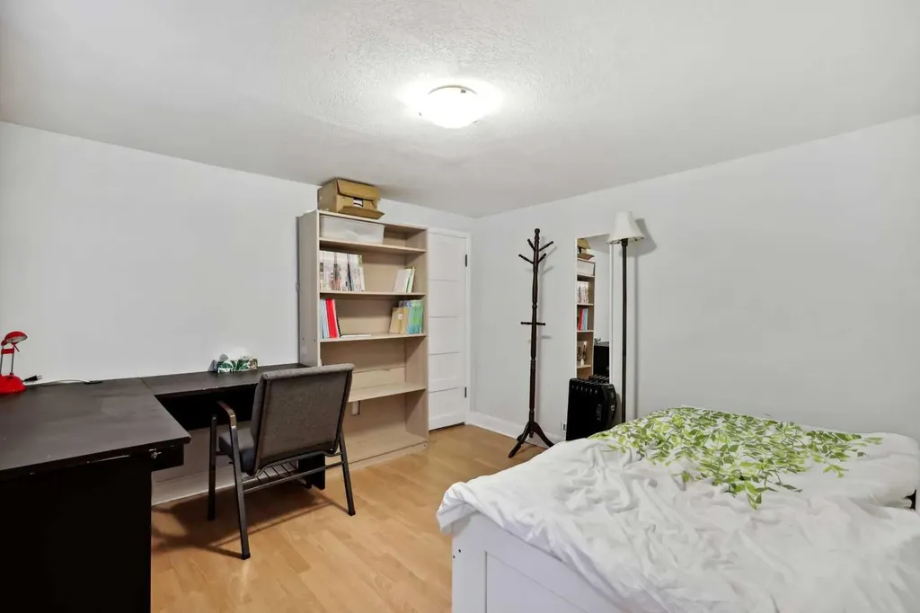230 8a Street NE Calgary AB T2E 4J1