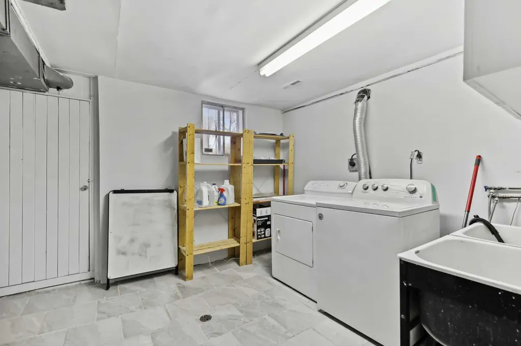 230 8a Street NE Calgary AB T2E 4J1