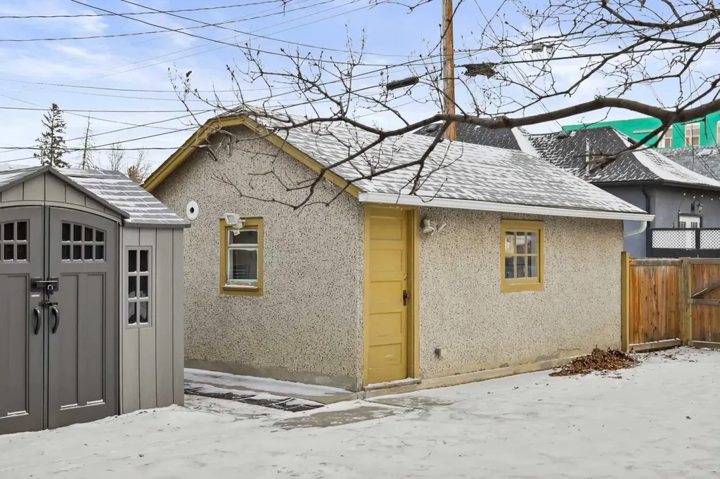 230 8a Street NE Calgary AB T2E 4J1