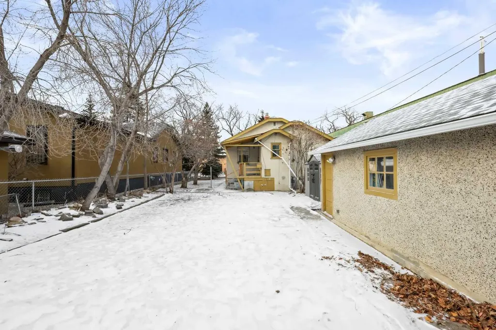 230 8a Street NE Calgary AB T2E 4J1