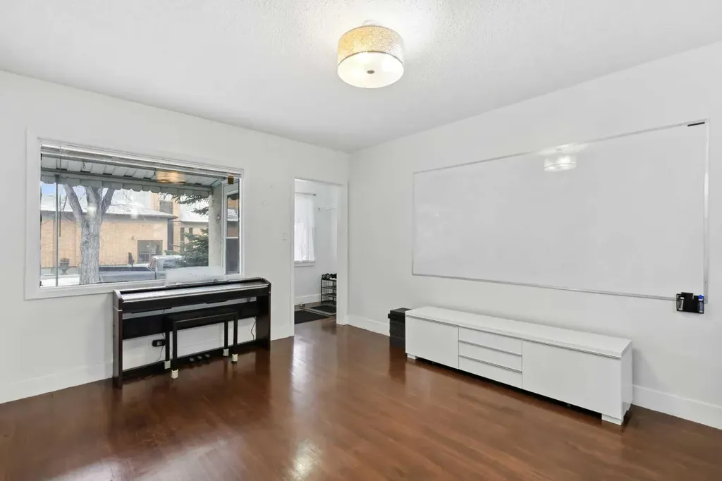 230 8a Street NE Calgary AB T2E 4J1