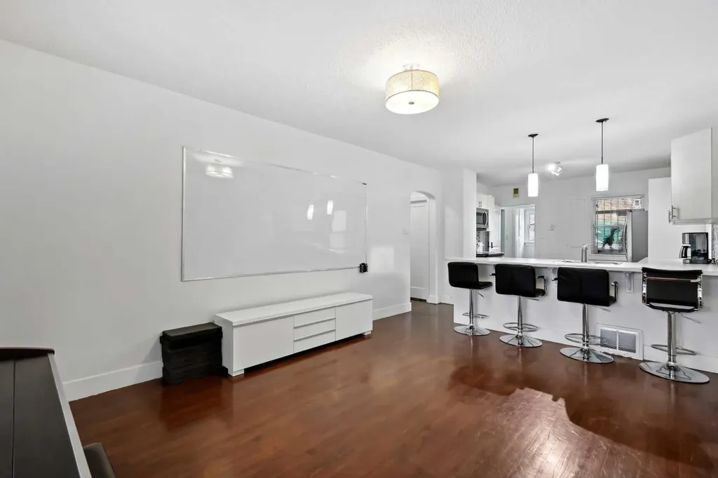 230 8a Street NE Calgary AB T2E 4J1