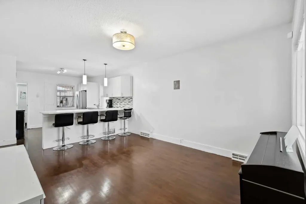 230 8a Street NE Calgary AB T2E 4J1
