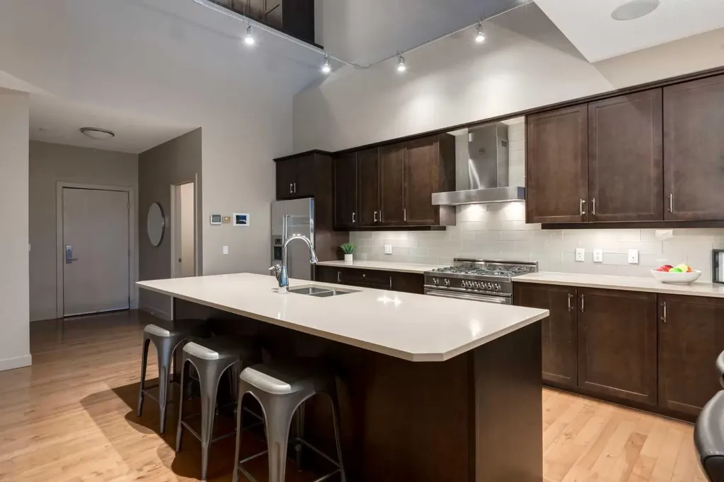 210 15 Avenue SE Calgary AB T2G 0B5