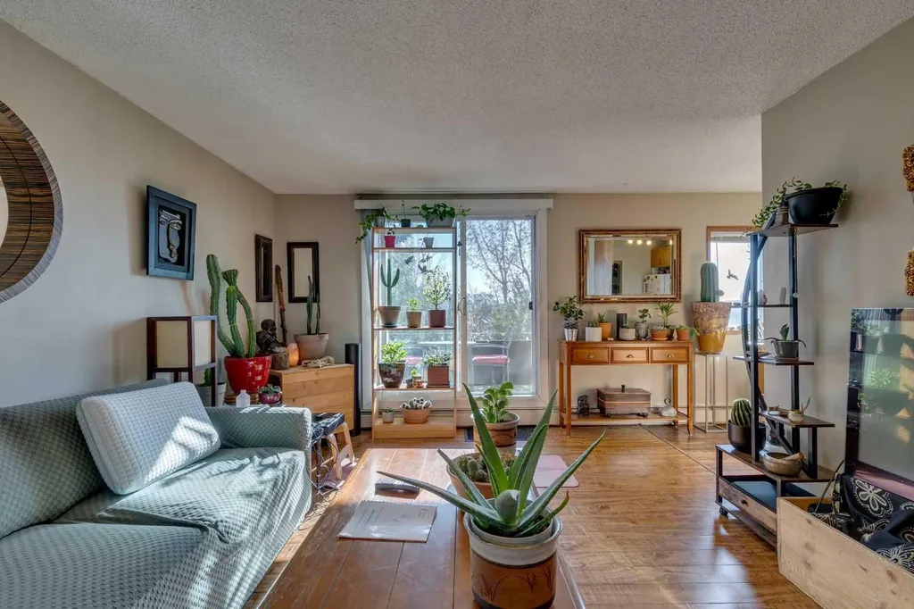 810 Drury Avenue NE Calgary AB T2E0M2
