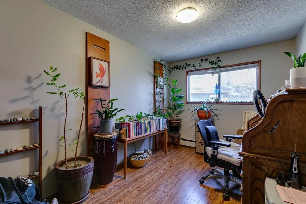810 Drury Avenue NE Calgary AB T2E0M2