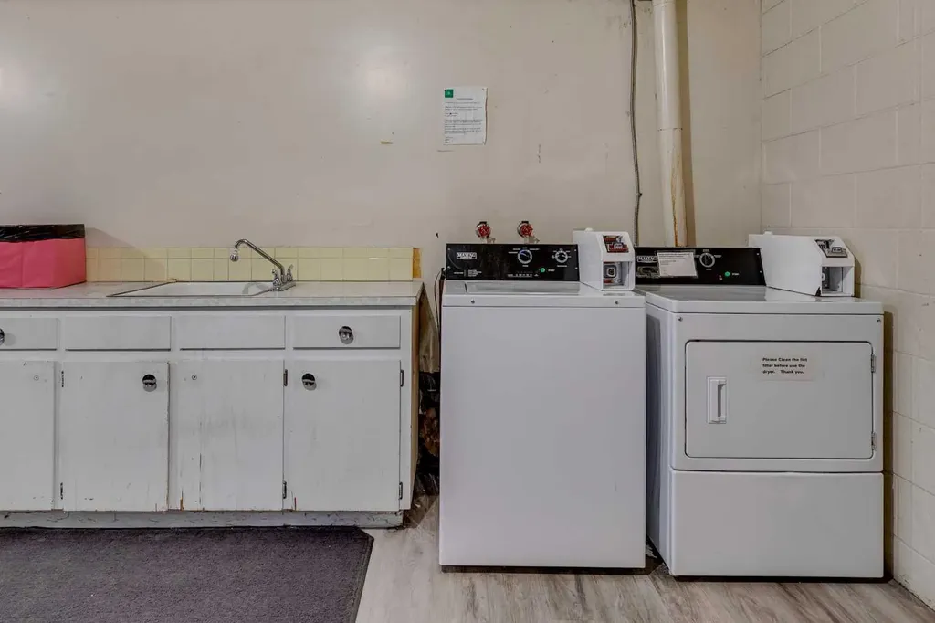 810 Drury Avenue NE Calgary AB T2E0M2