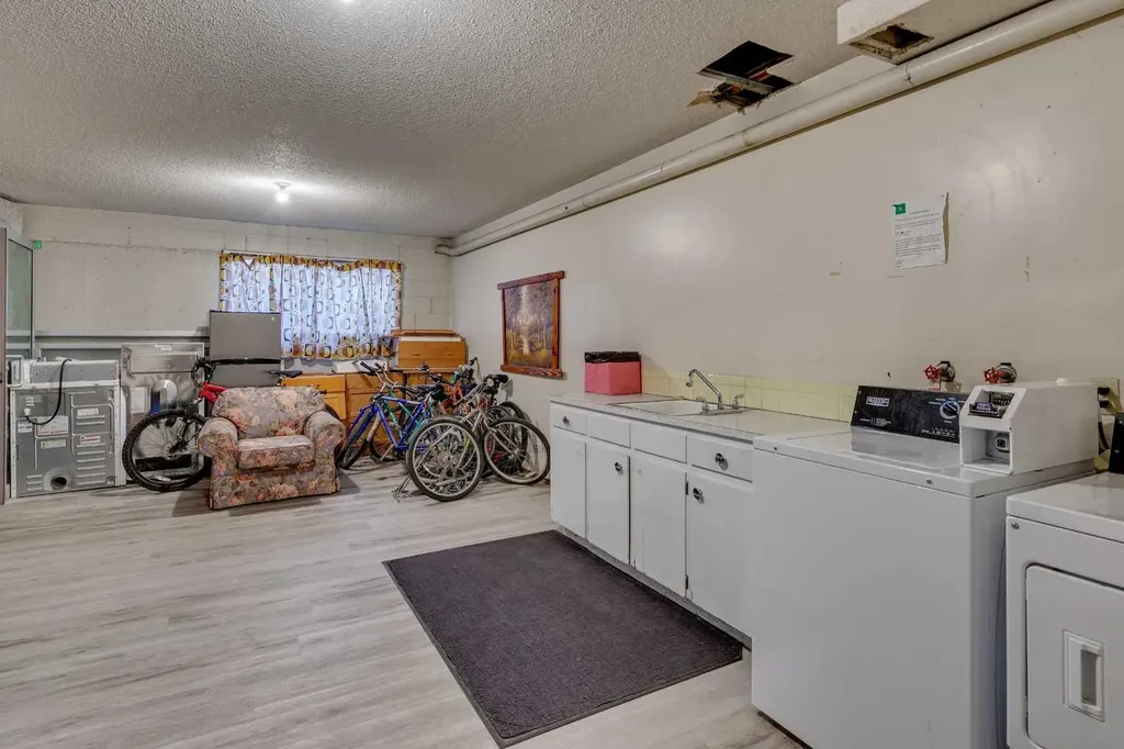 810 Drury Avenue NE Calgary AB T2E0M2
