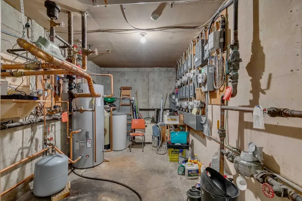 810 Drury Avenue NE Calgary AB T2E0M2