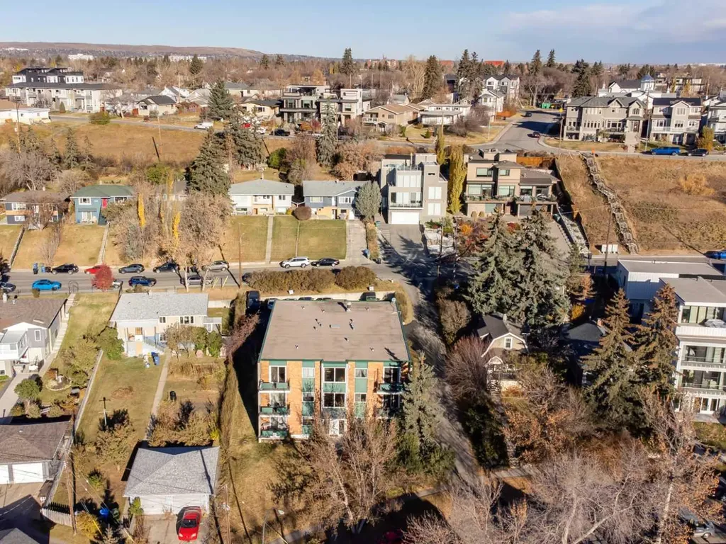 810 Drury Avenue NE Calgary AB T2E0M2
