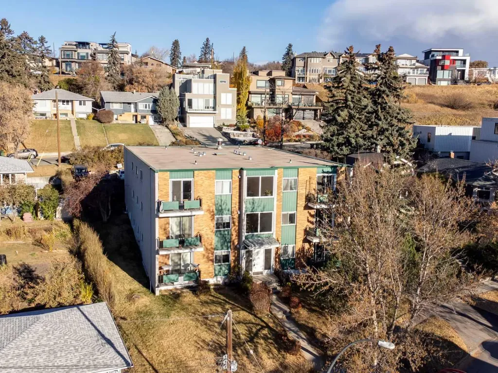 810 Drury Avenue NE Calgary AB T2E0M2