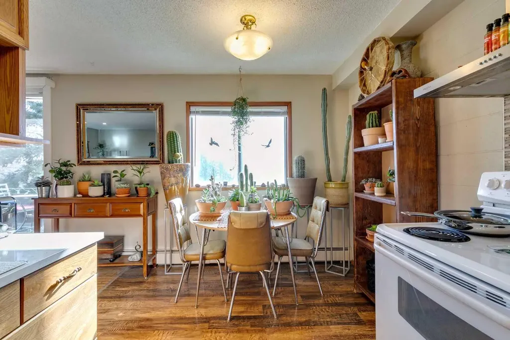 810 Drury Avenue NE Calgary AB T2E0M2