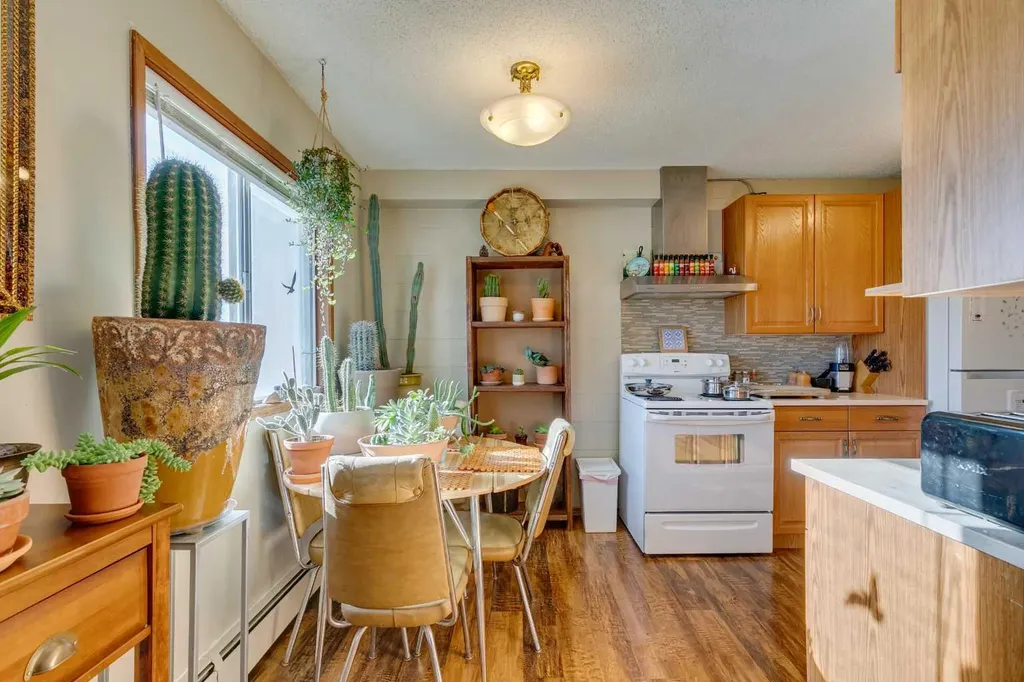 810 Drury Avenue NE Calgary AB T2E0M2