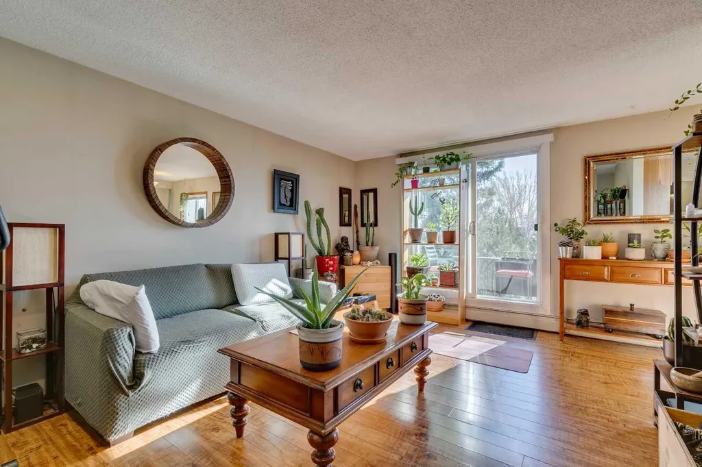 810 Drury Avenue NE Calgary AB T2E0M2