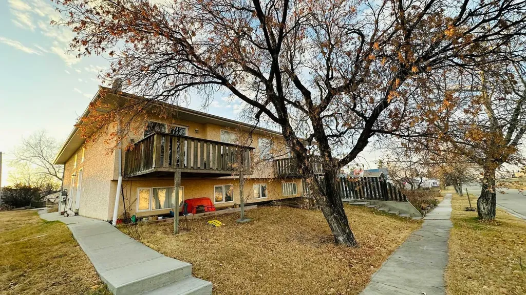 108 Railway Avenue North Morrin AB T0J 2B0