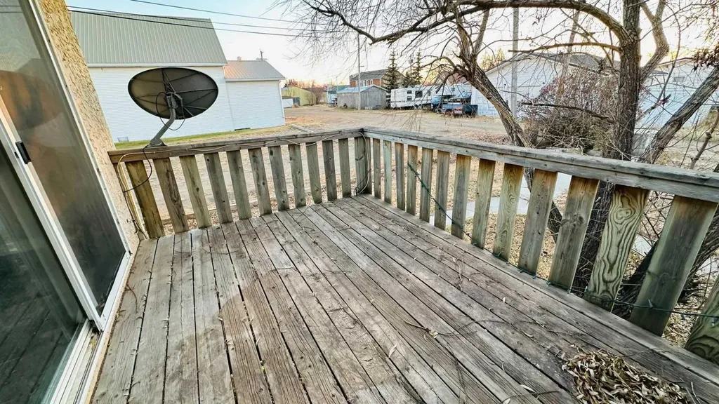 108 Railway Avenue North Morrin AB T0J 2B0