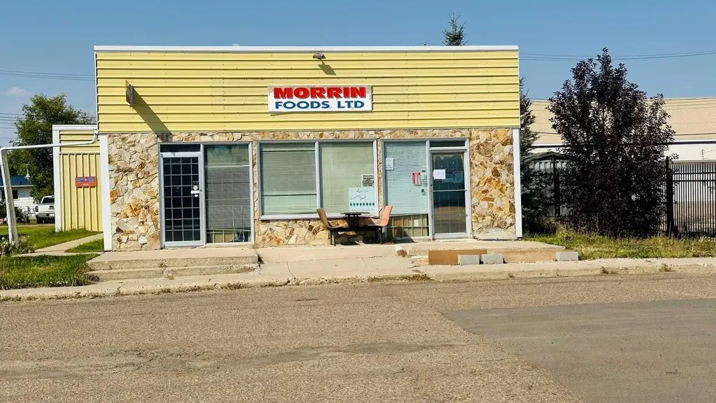 108 Railway Avenue North Morrin AB T0J 2B0