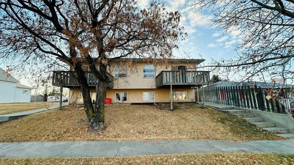 108 Railway Avenue North Morrin AB T0J 2B0