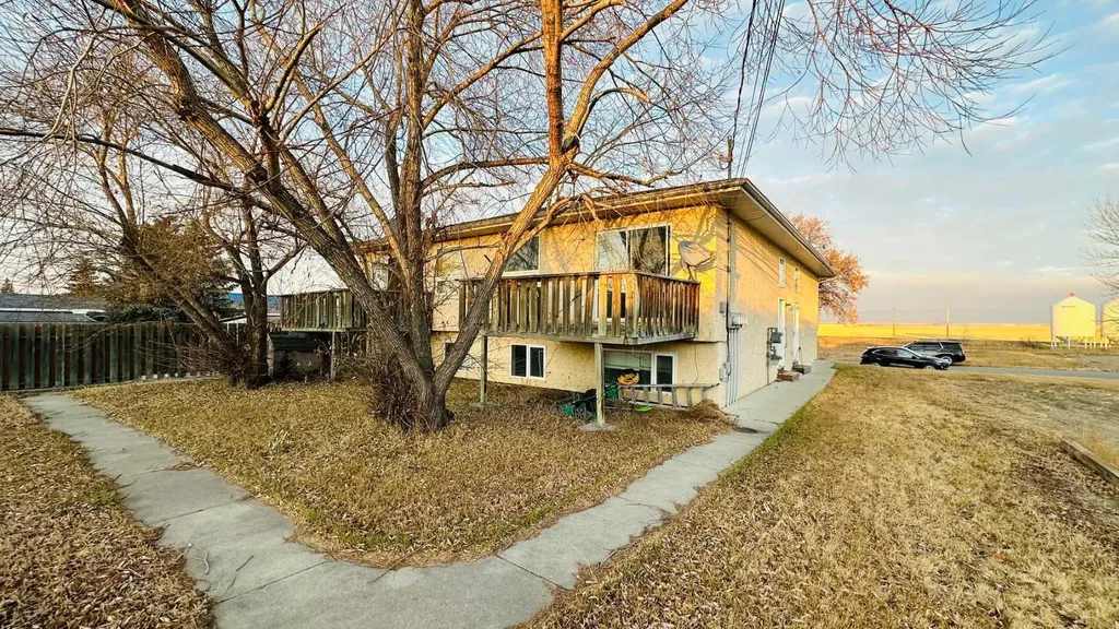 108 Railway Avenue North Morrin AB T0J 2B0