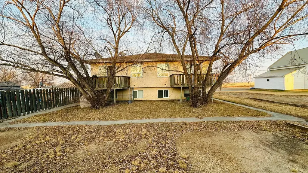 108 Railway Avenue North Morrin AB T0J 2B0