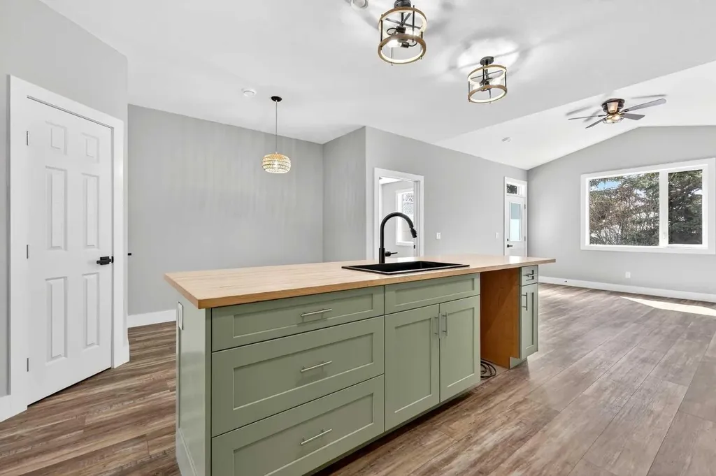 610 4 Avenue SW Sundre AB T0M1X0