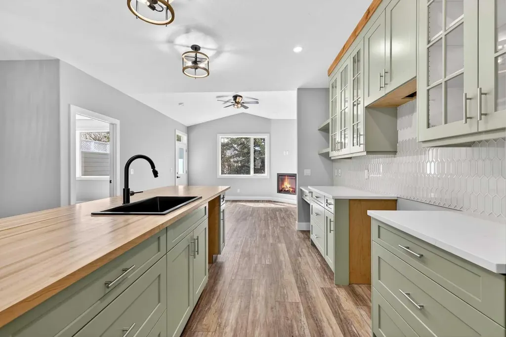 610 4 Avenue SW Sundre AB T0M1X0
