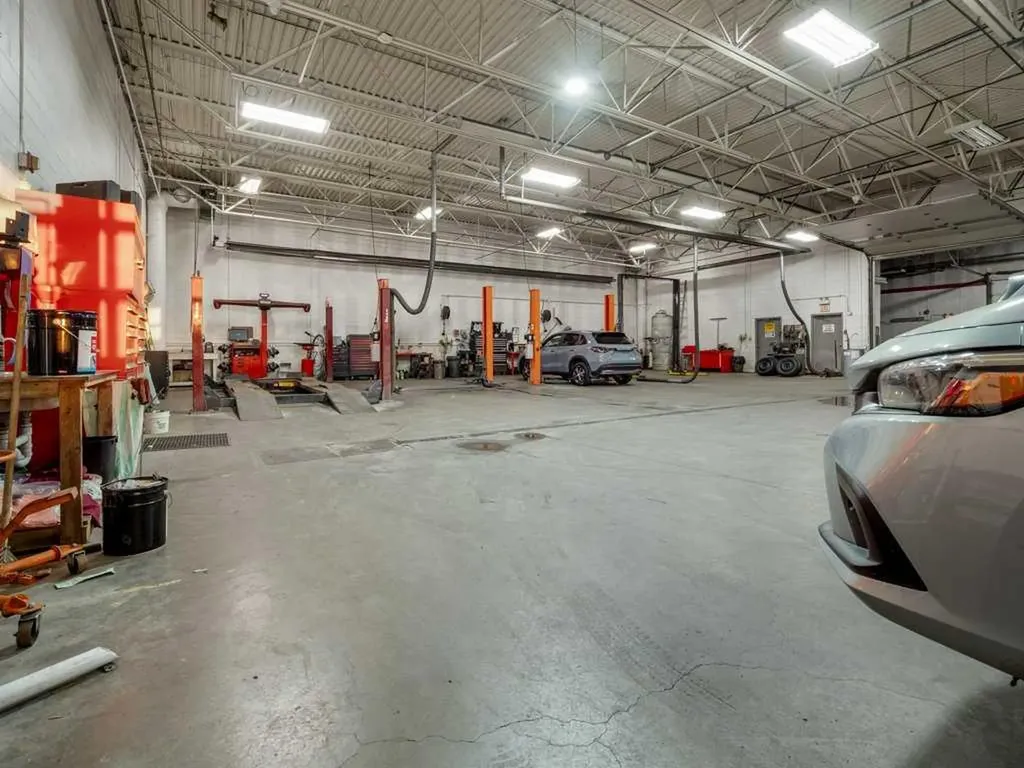 3405 2 Avenue S Lethbridge AB T1J 4V1