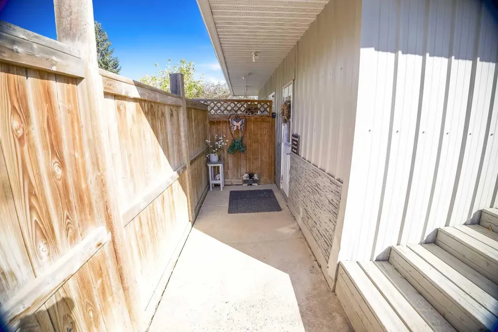 27006 Township Road 405.5 Township Rural Lacombe County AB T4L 1X1