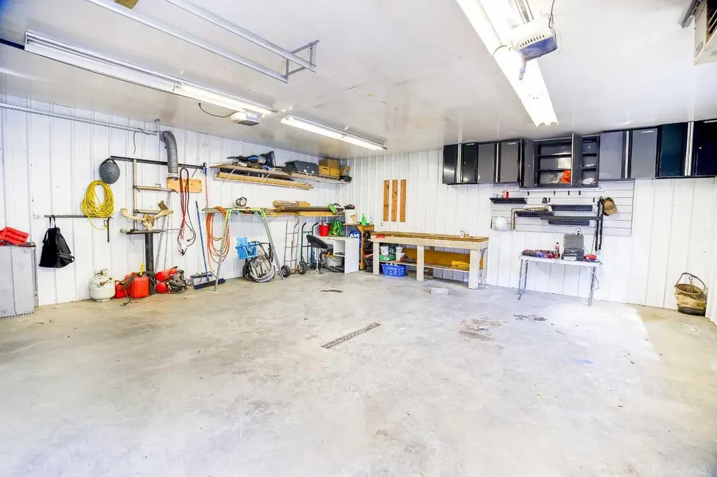 27006 Township Road 405.5 Township Rural Lacombe County AB T4L 1X1