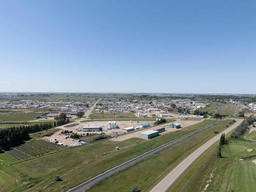 184075 7 Street E Rural Newell County Of AB T1R 1B4
