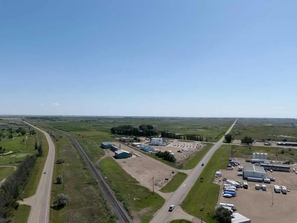 184075 7 Street E Rural Newell County Of AB T1R 1B4