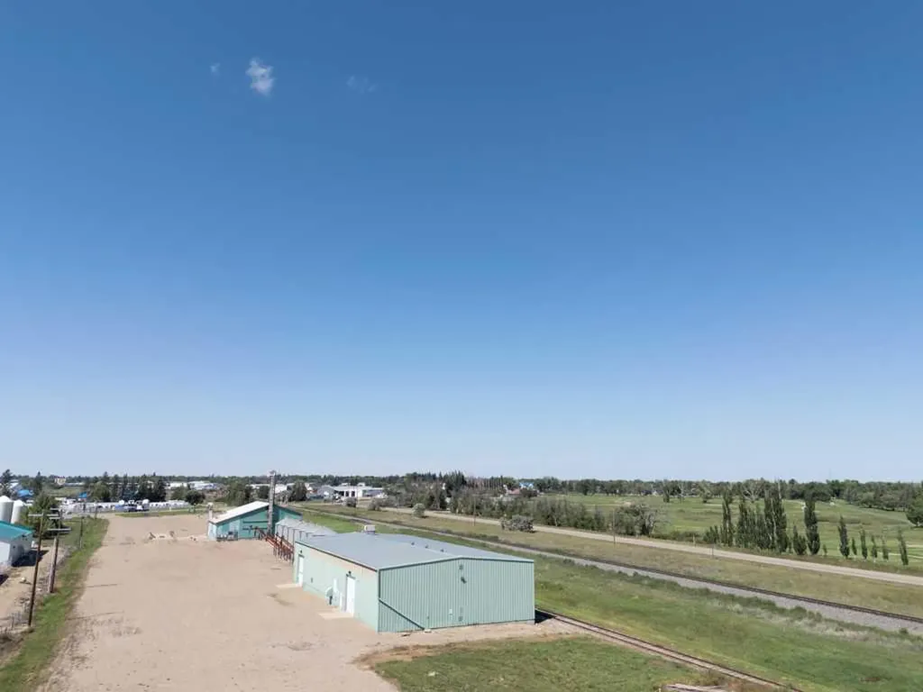 184075 7 Street E Rural Newell County Of AB T1R 1B4
