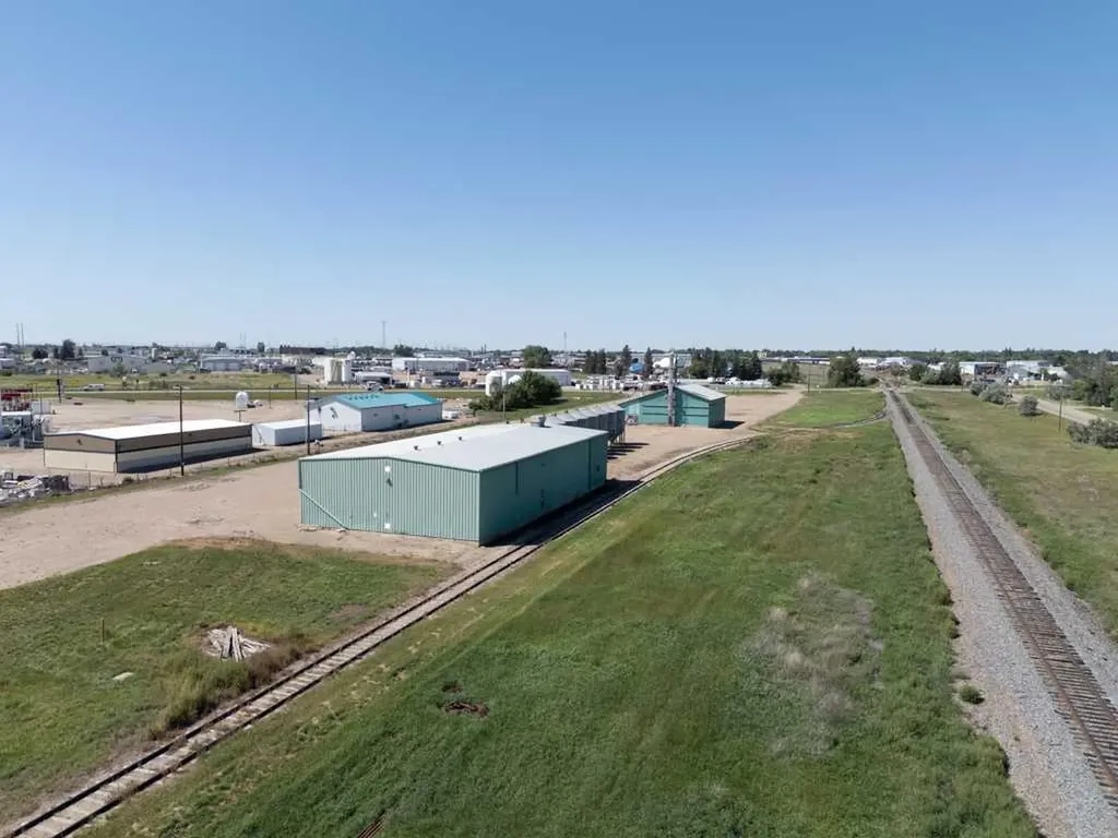 184075 7 Street E Rural Newell County Of AB T1R 1B4