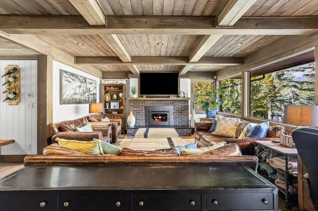 115 Spray Avenue Banff AB T1L 1A1