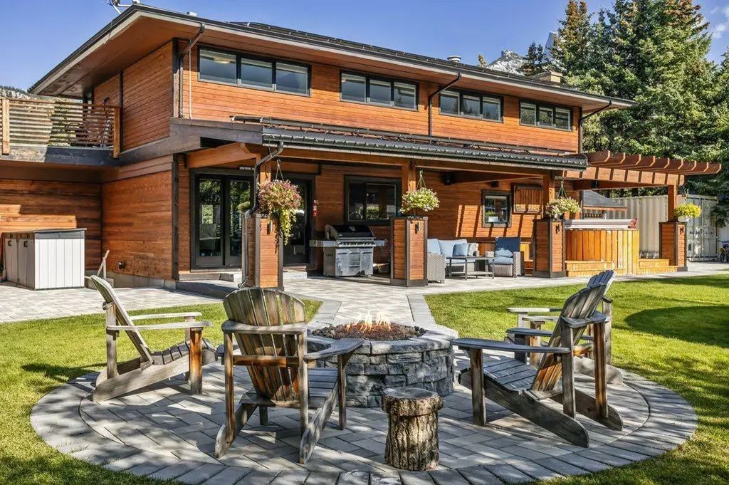 115 Spray Avenue Banff AB T1L 1A1