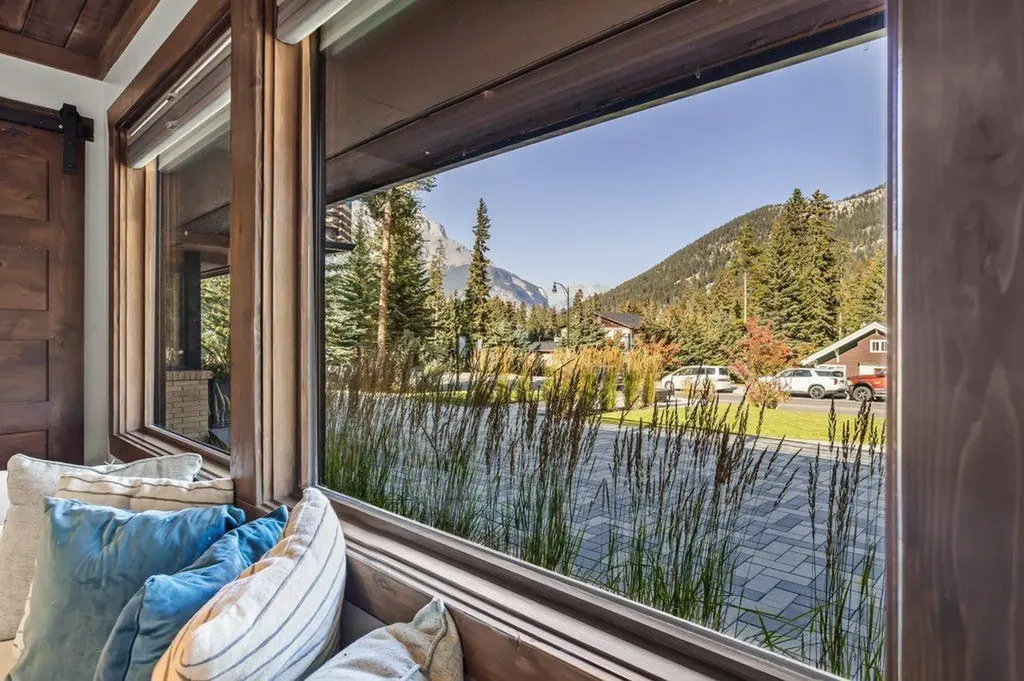 115 Spray Avenue Banff AB T1L 1A1