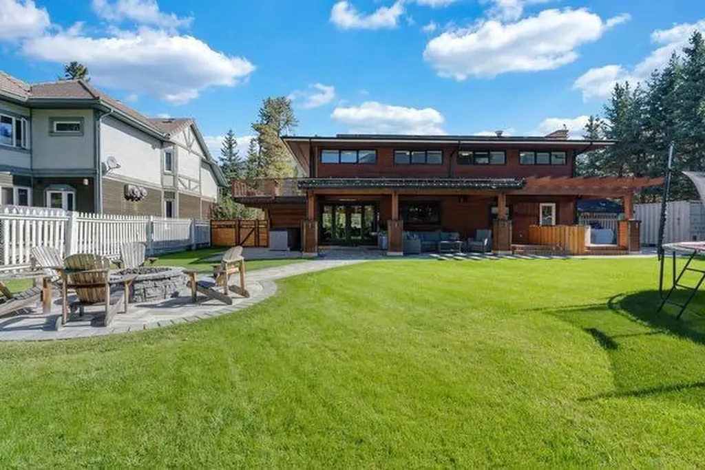 115 Spray Avenue Banff AB T1L 1A1