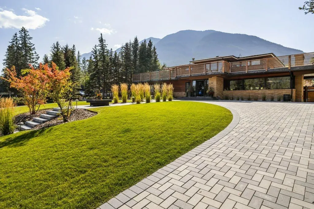 115 Spray Avenue Banff AB T1L 1A1