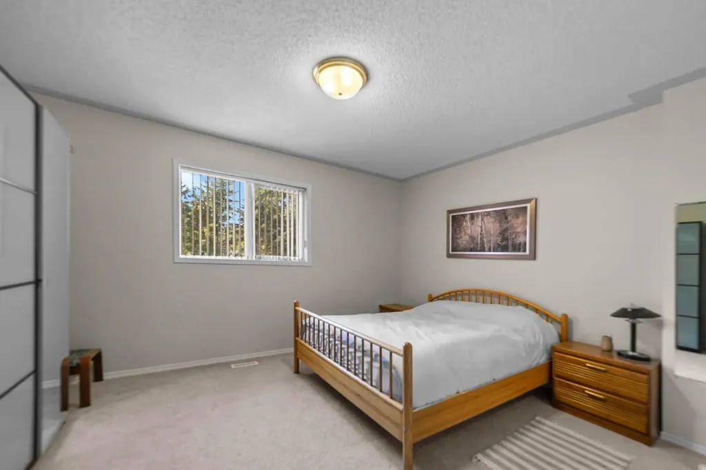 5014 56 Street Camrose AB T4V 2C9