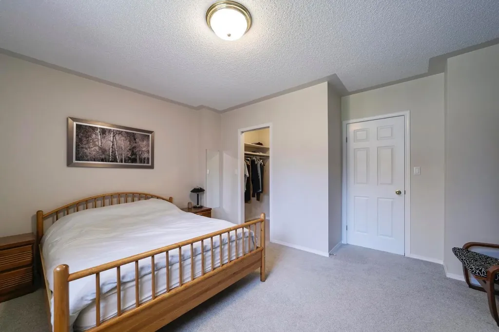 5014 56 Street Camrose AB T4V 2C9