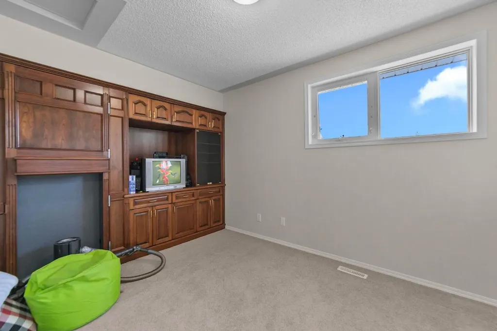 5014 56 Street Camrose AB T4V 2C9