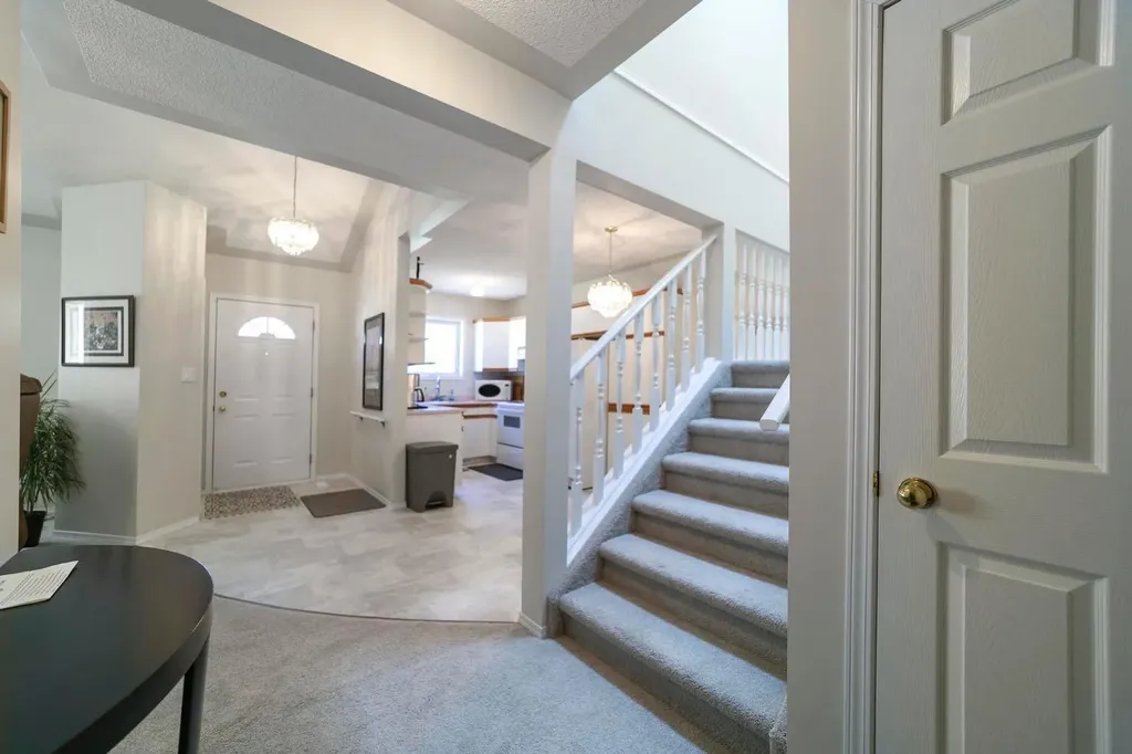 5014 56 Street Camrose AB T4V 2C9