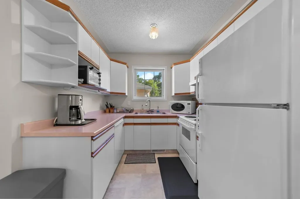 5014 56 Street Camrose AB T4V 2C9