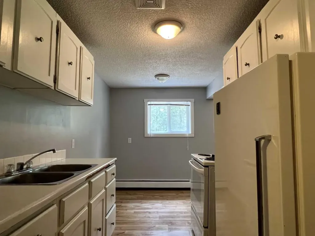 506 41 Street Edson AB T7E 1A9