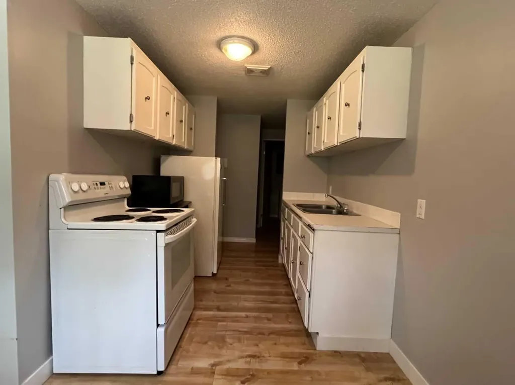 506 41 Street Edson AB T7E 1A9
