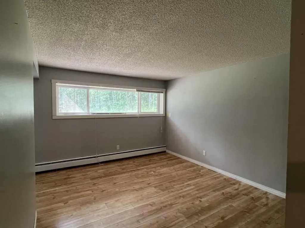 506 41 Street Edson AB T7E 1A9