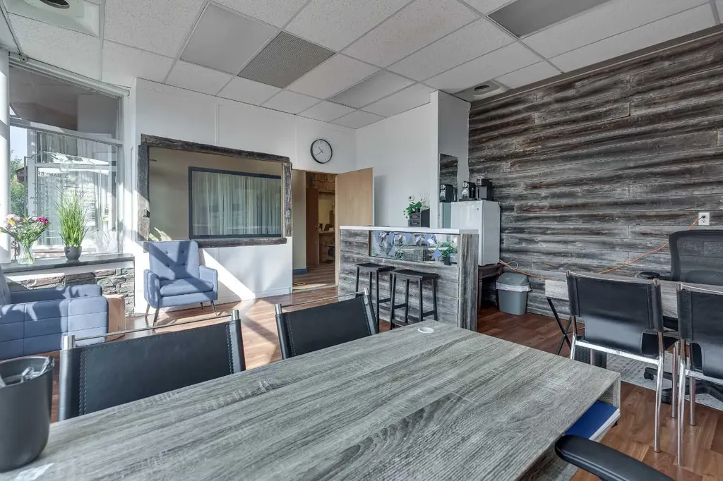 5036 50 Street Innisfail AB T4G 1S7
